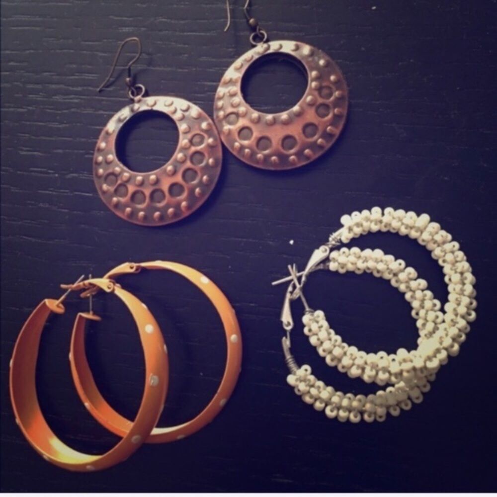 [Earrings (pair of 3)